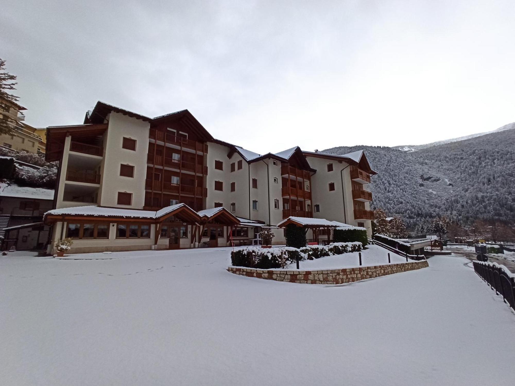 Hotel Zurigo Molveno Exterior photo