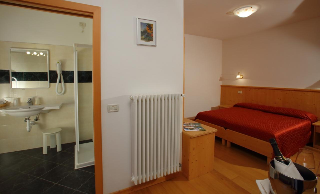 Hotel Zurigo Molveno Exterior photo